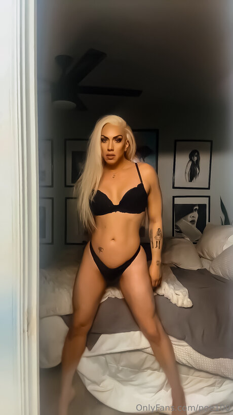 Poe100 model exclusive photos