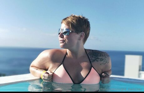 Night Switcher sex actress pic