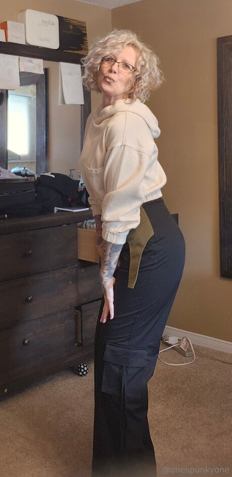 Onespunkyone nude pornstar image