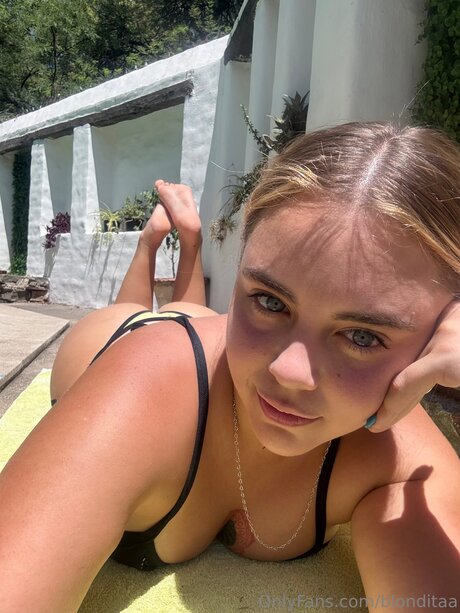 Blonditaa star photos