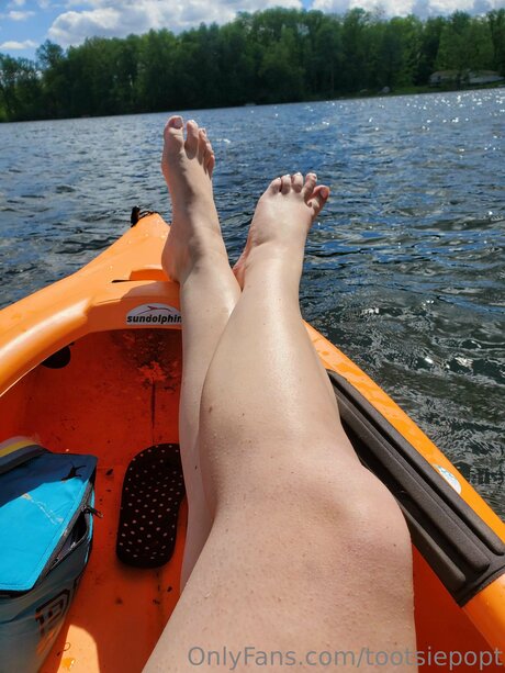 Tootsiepopt model hot gallery