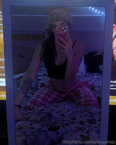 Onlyyymac star hot picture