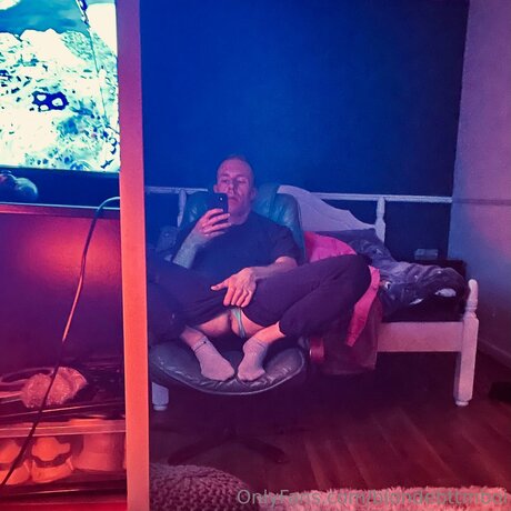 Hungblondebrit model naked pic