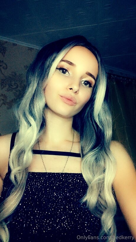 Bedkerry model naked picture