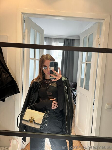 Youneedme666 pornstar top picture