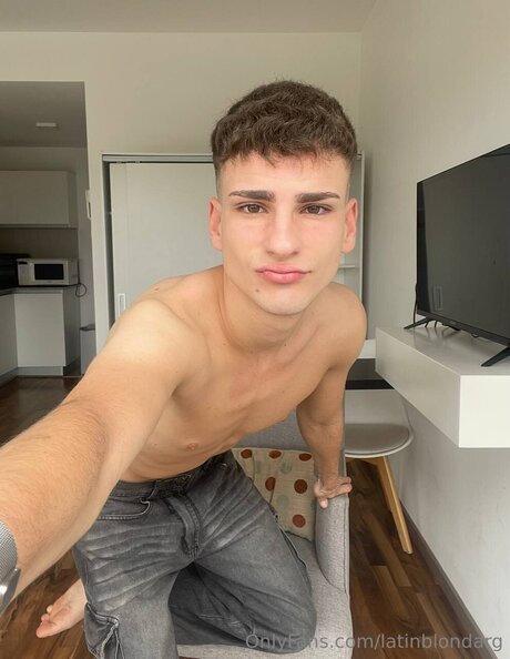 Latinblondarg nice model pic