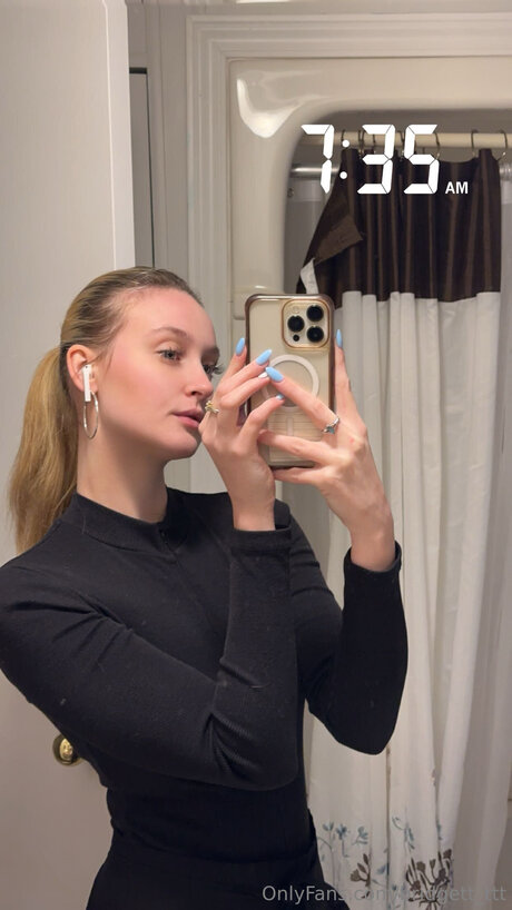 Bridgett Ttt pornstar top photo