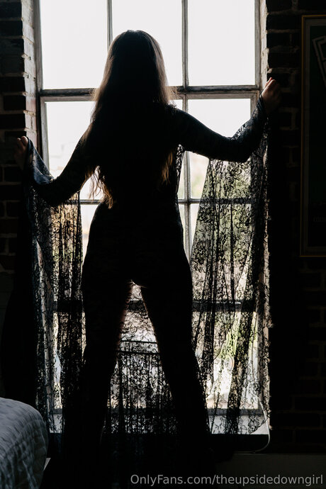 Theupsidedowngirl naked pornstar picture