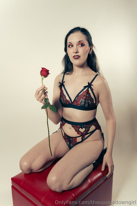 Theupsidedowngirl model top pictures