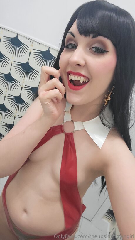 Theupsidedowngirl nude model pictures