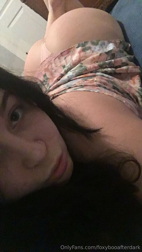 Foxybooafterdark model porn photos