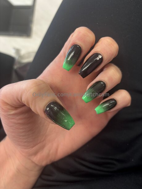 Cannabitchcam star nudes pictures