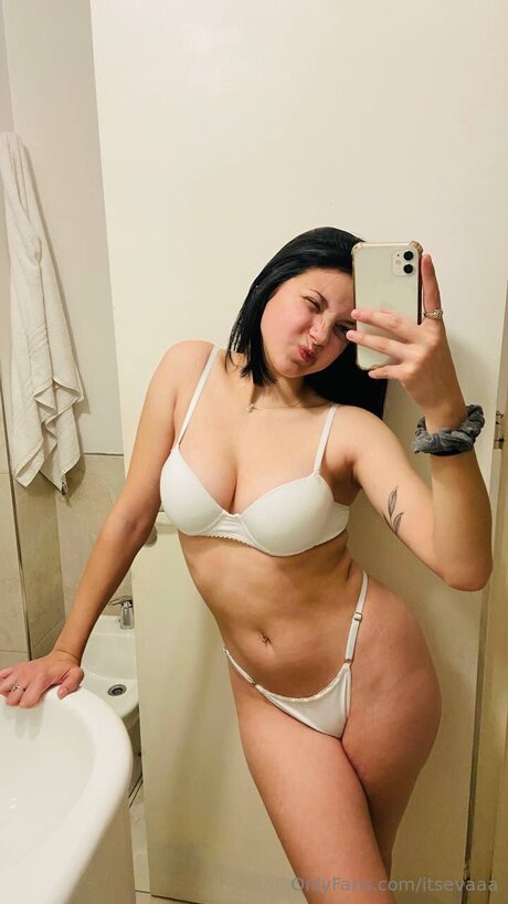 Itsevaaa pornstar xxx photo