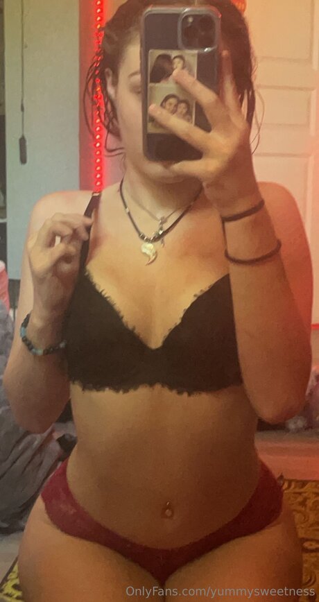 Yummysweetness erotic pornstar picture