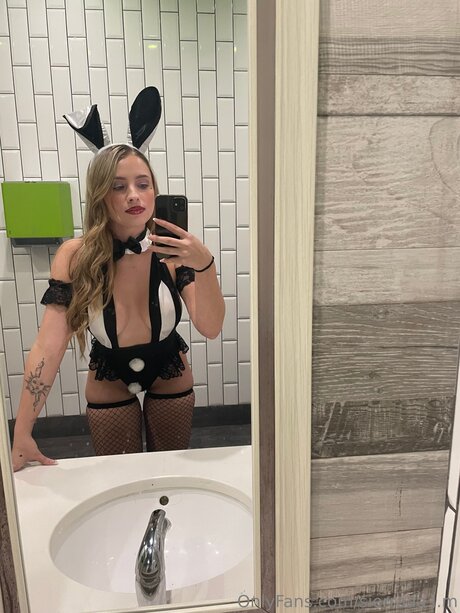 Sierraaa L M sexy actress images