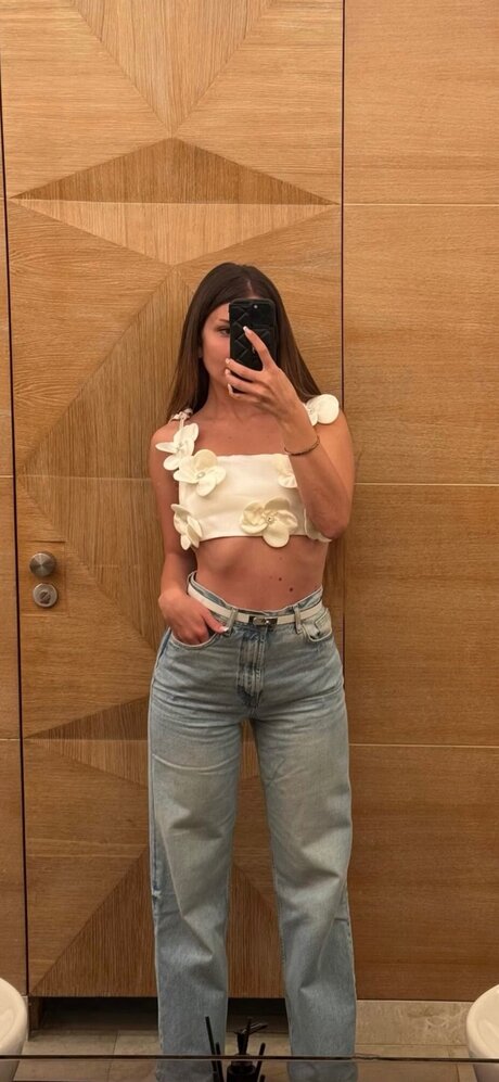 Itsemmma model beautiful photo