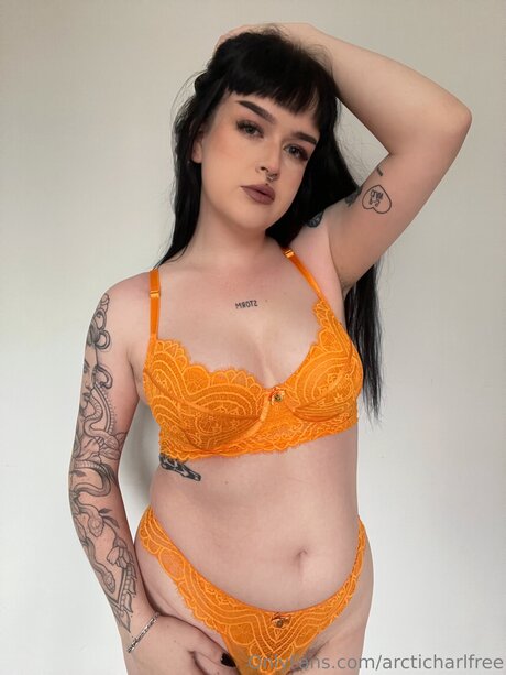 female influencer onlyfans nudes pics