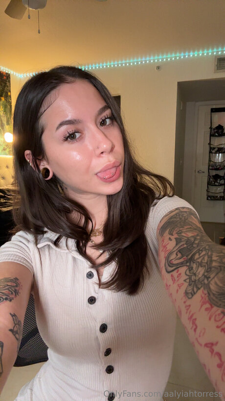 Aalyiahtorress model free images