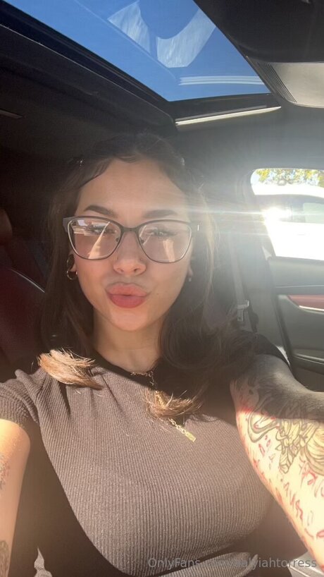 Aalyiahtorress model sex pic