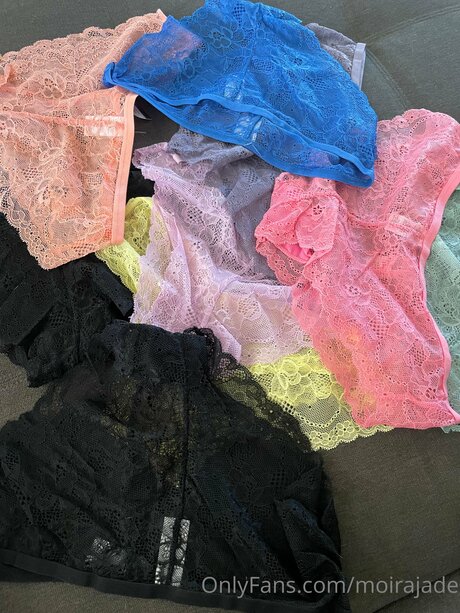 Moirajade model erotic picture