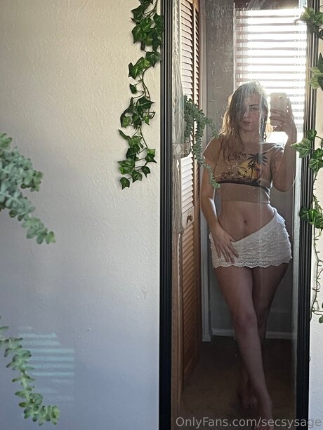 Secsysage nude actress pics