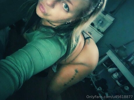 U45618877 adult star picture