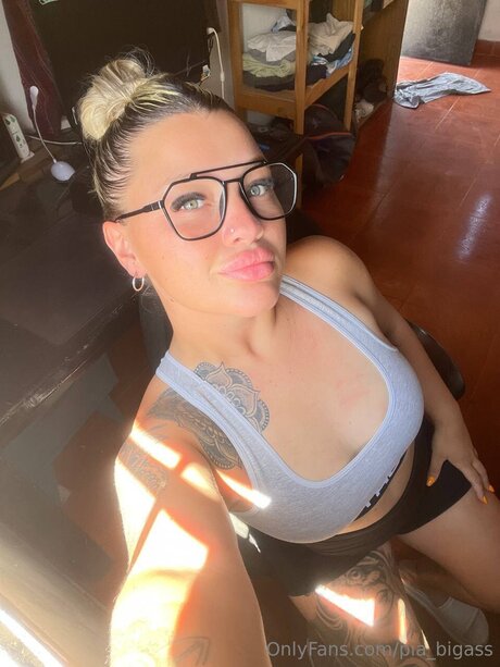 Pia Bigass star erotic img