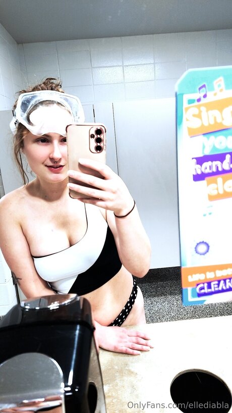 Ellediabla adult model gallery