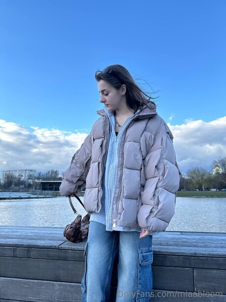 Miaabloom pornstar xxx image