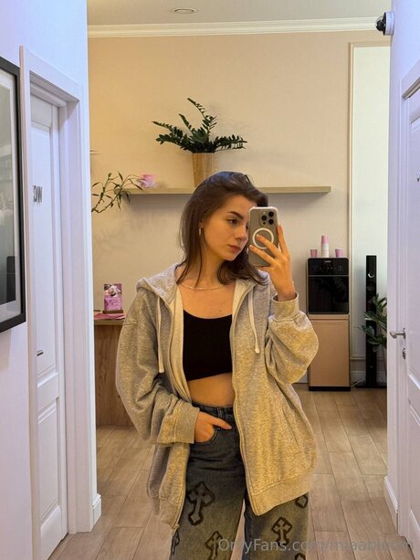 Miaabloom porn actress gallery