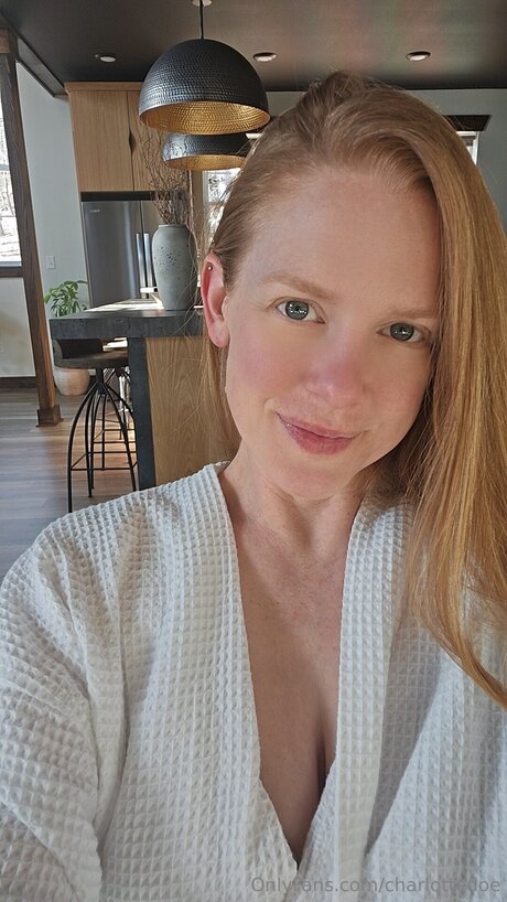 Charlottedoe Profile pic