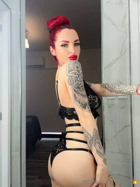 Ebony Aisha erotic model archive