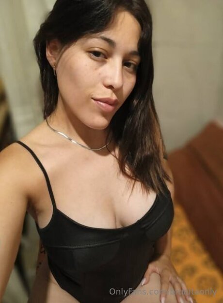 Brunitaonly porn model pic