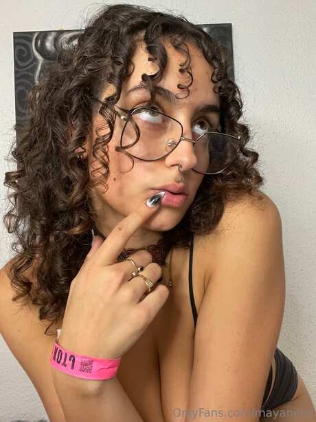 Maya Morocha naked model pic