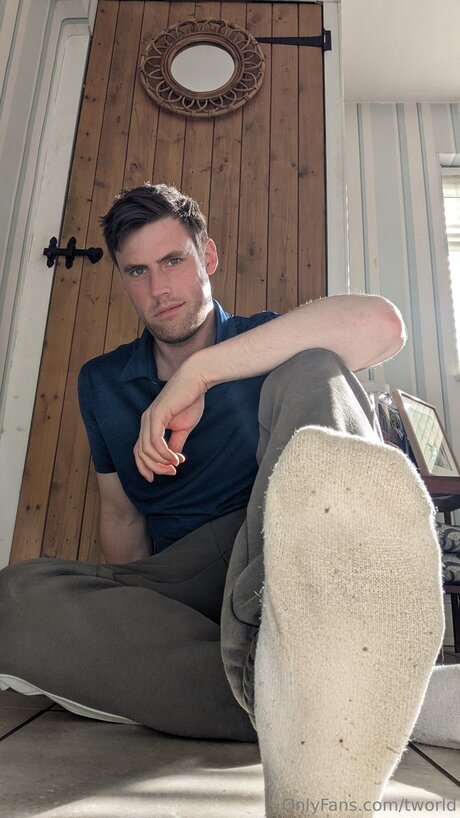 Tworld nude actress pics