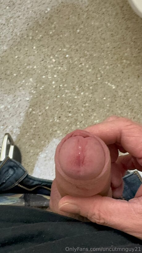 Uncutmnguy21 Profile pic