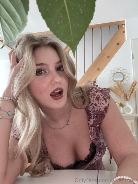 Vivien Esc hot model archive