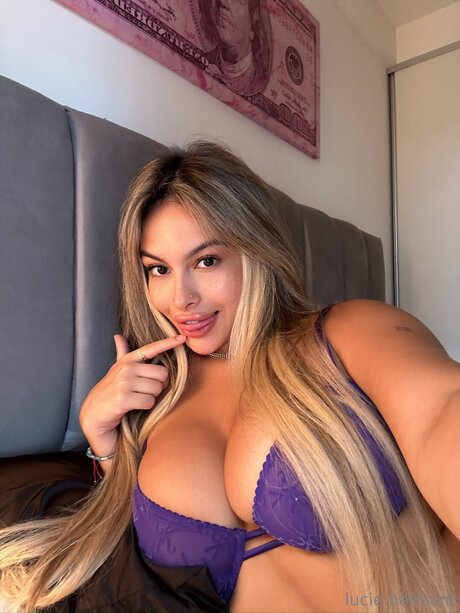 Melissa Sinclair naked star images