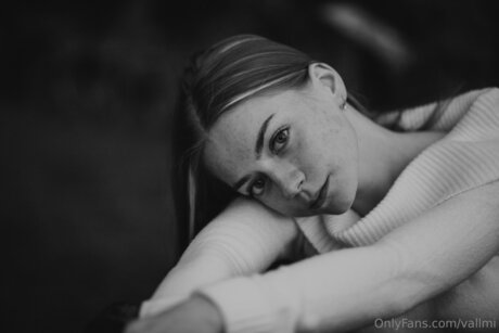 Vallmi model sex photos