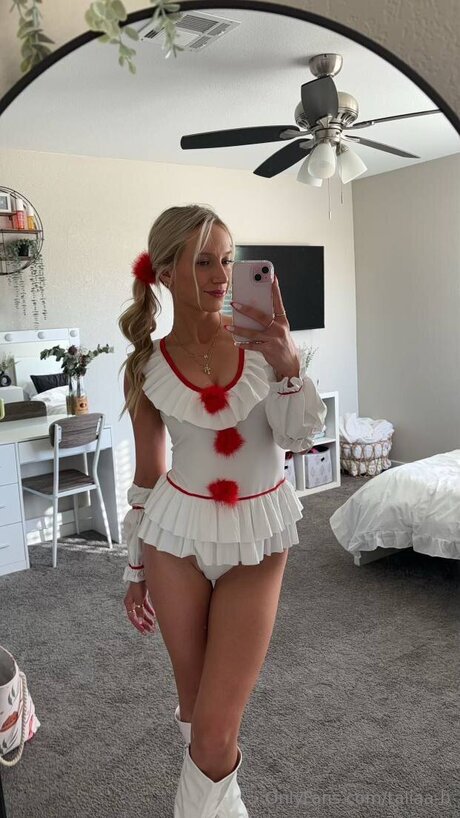 Taliaa B erotic model photo