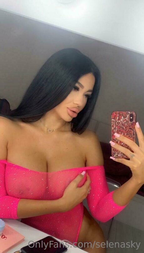 Selenasky hot pornstar gallery