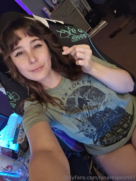 Lunarespeon07 nude model pictures