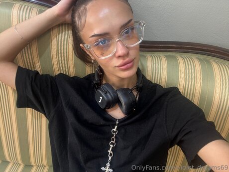 Violet Dreams69 art model gallery