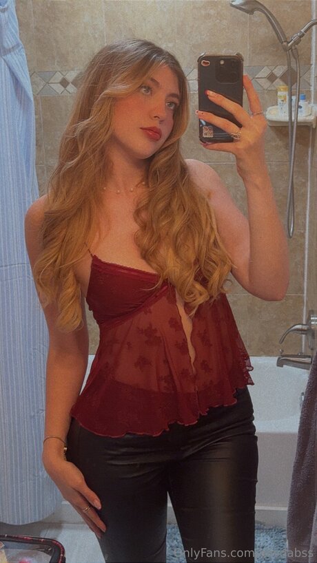 Scarlettsummerrr star sexy pictures