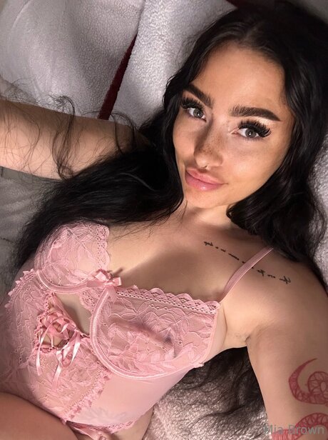 Miaxbrown pretty model picture