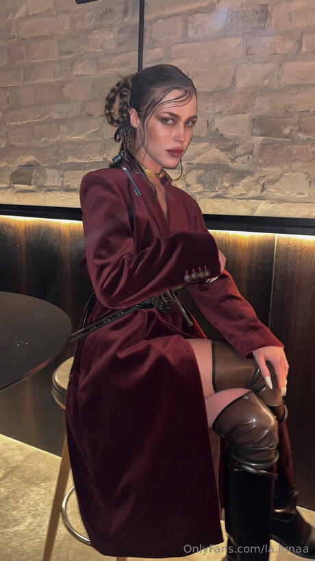 La Lunaa perfect actress galleries