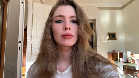 La Lunaa nude model photo