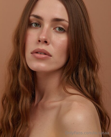 La Lunaa star pornographic photo