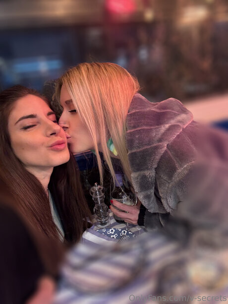 V Secrets model pretty photos