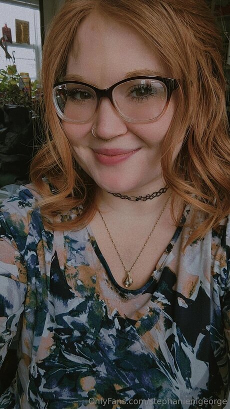 Stephanienlgeorge star sexy photo